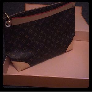 LOUIS VUITTON BERRI PM MNG